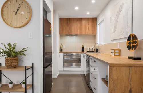 Linwood House | Modern Stay Near Christchurch Stadium with Free Parking