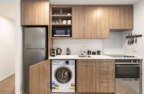 Addington Apartment | Modern Townhouse Walk to Hagley Park & Hospital