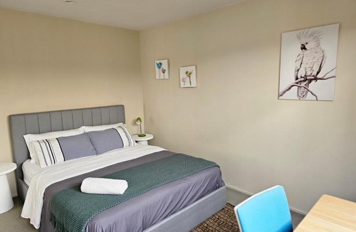 Three Kings House | Modern Urban Retreat - 4BR Secure Central Family-friendly