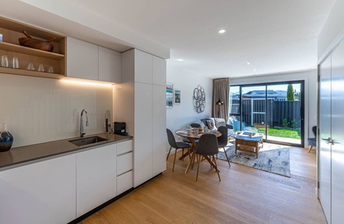 Albert Town Villa | Modern Warm And Cosy Townhouse - 5min To Wānaka