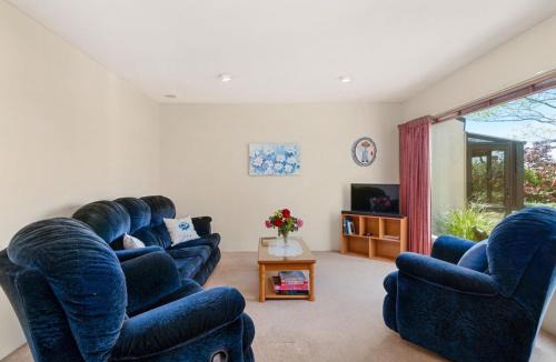 Ngongotaha House | Mokoia Sunrise - Lakefront Ngongotaha Holiday Home