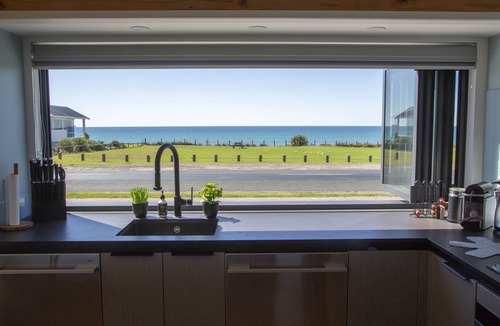 Pukehina House | Mooney Manor Pukehina