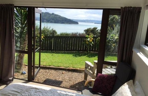 Raglan Apartment | Moonlight Bay Studio with views