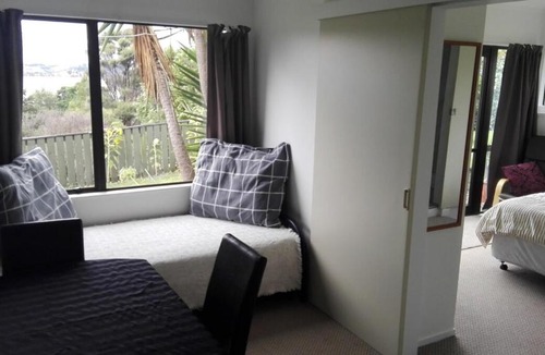 Raglan Apartment | Moonlight Bay Studio with views