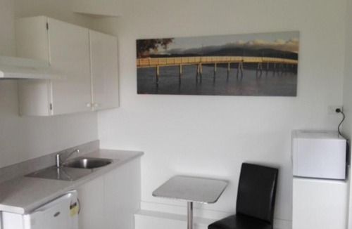 Raglan Apartment | Moonlight Bay Studio with views