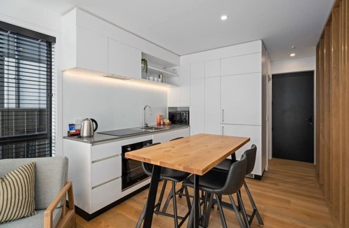 Albert Town Apartment | Mountain View Apartment Near Wanaka's Best Spots