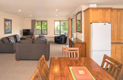 Wanaka House | Mountain Views from Meadowstone