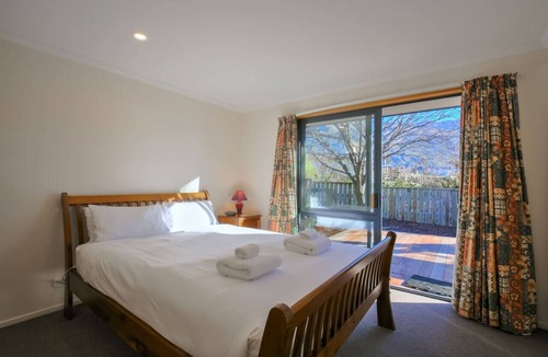 Wanaka House | Mountain Views from Meadowstone