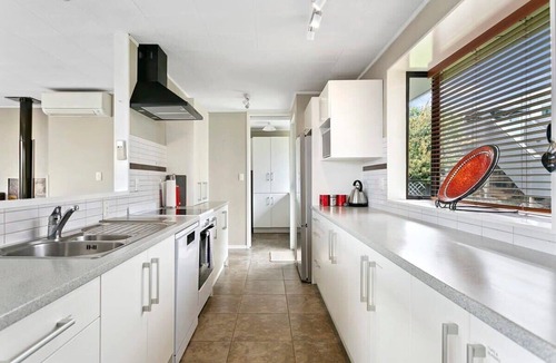 Richmond Heights House | Mountain Views