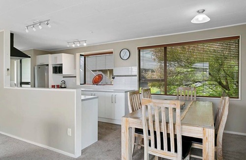 Richmond Heights House | Mountain Views
