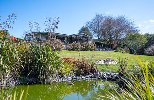 Acacia Bay House | Mountviews Lodge