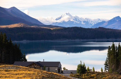 Ben Ohau Cabin | Mt Cook Lakeside Retreat