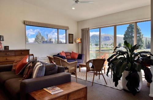 Tekapo House | Mt Edward View - Lake Tekapo