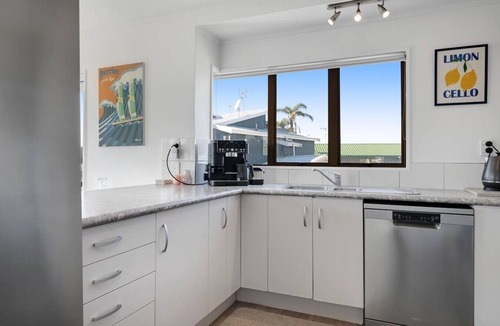 Mount Maunganui Villa | Mt Maunganui 3BR Beach Haven | Garage and Air-con