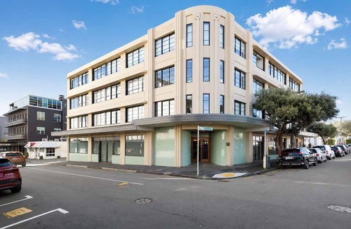 Wellington Apartment | Mt Victoria Studio - Kitchen, Bath Tub, Sleeps 2