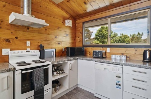 Springfield House | MTB Retreat - Redwoods Trails, Spa, Sleeps 10