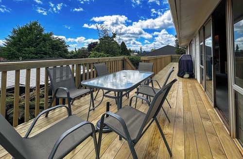 Springfield House | MTB Retreat - Redwoods Trails, Spa, Sleeps 10