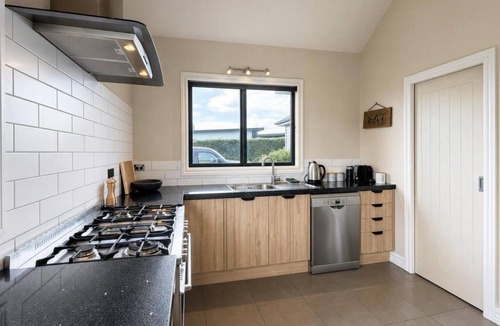 Te Anau House | Murchison Manor | Spacious Te Anau Escape