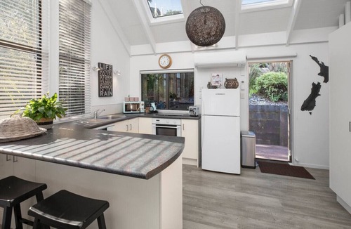 Raglan Apartment | MURITAI WATERS - incredible waterfront location