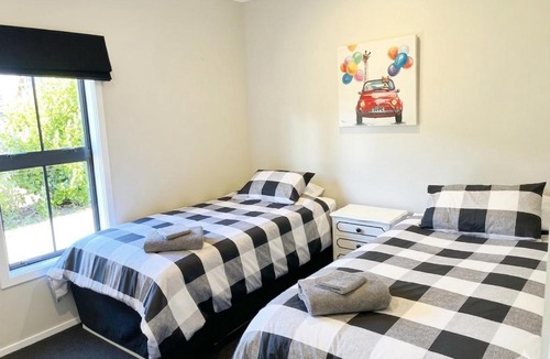 Manapouri House | 'Muriwai Lakehouse'