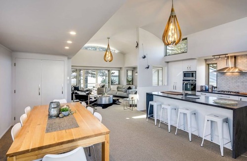 Ahuriri House | Napier Sea Views | Hawke's Bay