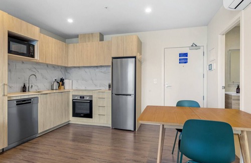 Parnell Apartment | Neat and Central Parnell 2-Bed Gym Free Parking
