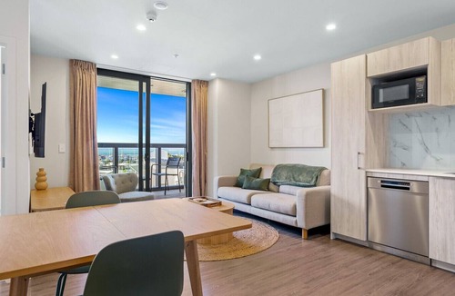 Parnell Apartment | Neat and Central Parnell 2-Bed Gym Free Parking