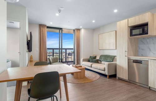 Parnell Apartment | Neat and Central Parnell 2-Bed Gym Free Parking