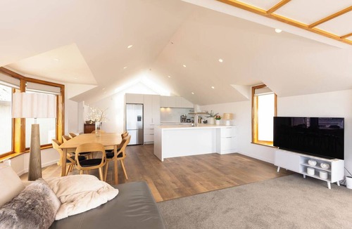 Stepneyville Apartment | Nelson Harbour Light Waterfront Apartment