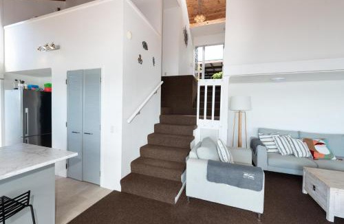 Russell House | Nelson's Lookout - Russell Holiday Home