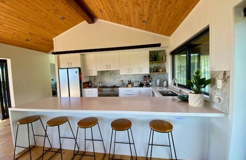 Raglan House | Nestled in Nature 3 Bedroom Spa Pool Sauna