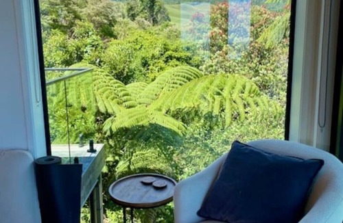 Raglan House | Nestled in Nature 3 Bedroom Spa Pool Sauna