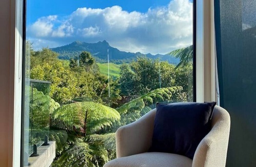 Raglan House | Nestled in Nature 3 Bedroom Spa Pool Sauna