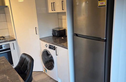 Woolston Cottage | New Modern 2BR Home | Family-Friendly & Convenient
