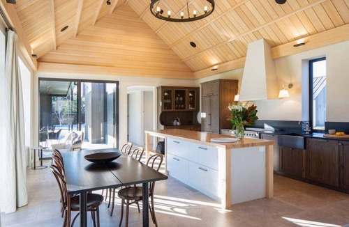 Speargrass Flat House | NEW! Speargrass Villa | Hot Tub | Pool