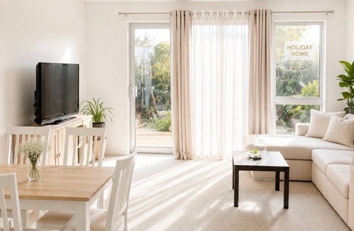 Ranui House | New townhouse , 2 bedrooms , free street parking .