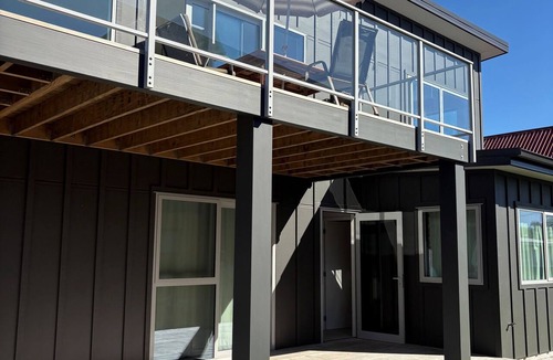 Whangamata House | Newly Built Ocean Road Escape, 2 min walk to Beach, Surf Club & Blackies Cafe