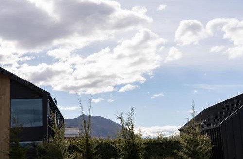 Wanaka House | Newly built unit in quiet neighbourhood