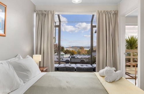Hilltop Apartment | Ngauruhoe Cottage, couples escape