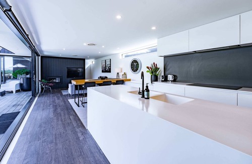 Wanaka House | Noir North Retreat Th
