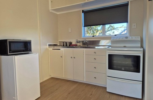 Cheviot Cottage | Nonoti Farm. Warm, cozy and rural views. 5 minutes from Cheviot. Self contained