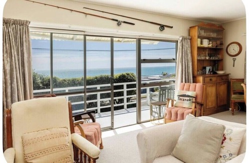 Oakura House | Oakura Beach Family Bach + Close to Everything!