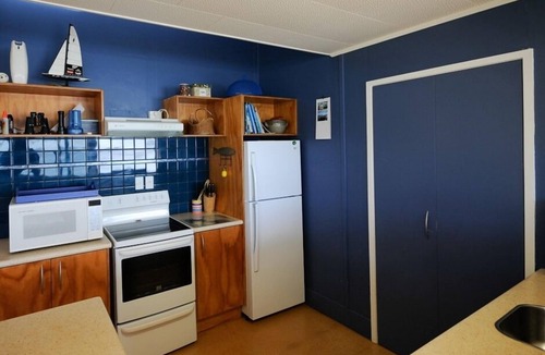 Oakura House | Oakura beachfront, summer Kayaks & Paddleboard, Wifi, Gas fire pit