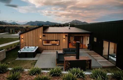 Wanaka House | Obelisk Dream with Spa