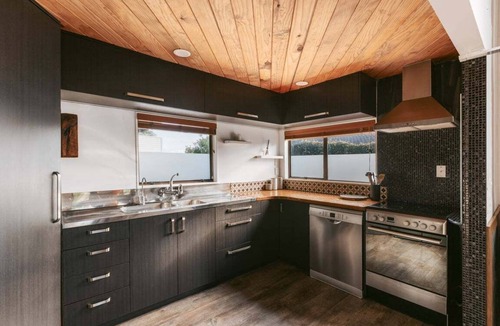 Mount Maunganui House | Ocean Grove - Relaxed Coastal Home with Spacious Living, Unique Character, Outdoor Entertaining, Prime Beachside Location, and Comfortable Accommodation for Up to 10 Guests