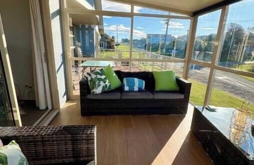 Kakanui Apartment | Ocean View on Semple, Your Coastal Haven Retreat. Relax in seaside charm!