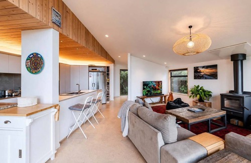 Redcliffs House | Ocean Views | 3BR Home with Hot Tub & Parking