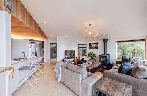 Redcliffs House | Ocean Views | 3BR Home with Hot Tub & Parking