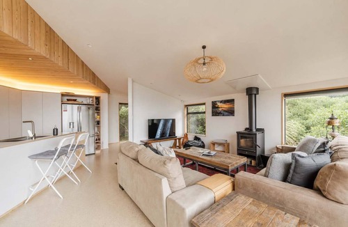 Redcliffs House | Ocean Views | 3BR Home with Hot Tub & Parking