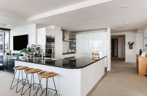 Mount Maunganui Apartment | Oceanfront Designer Home Sea Views, Pool and Gym